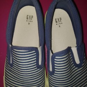 Gap blue stripped canvas shoes size 3y